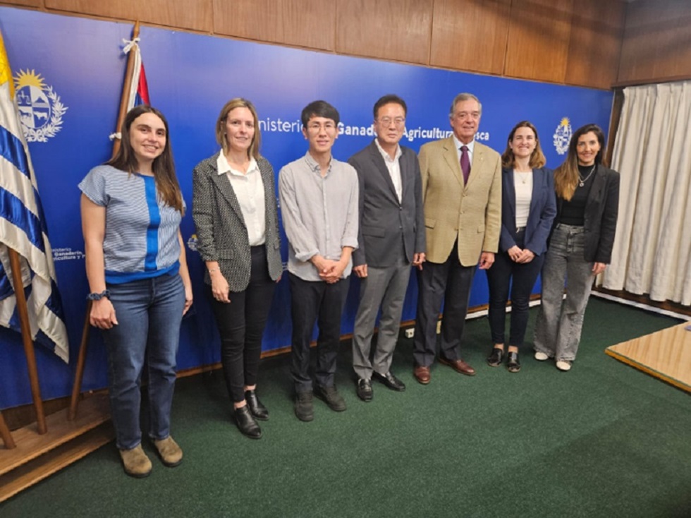 Delegacion de cientificos de Corea en el MGAP