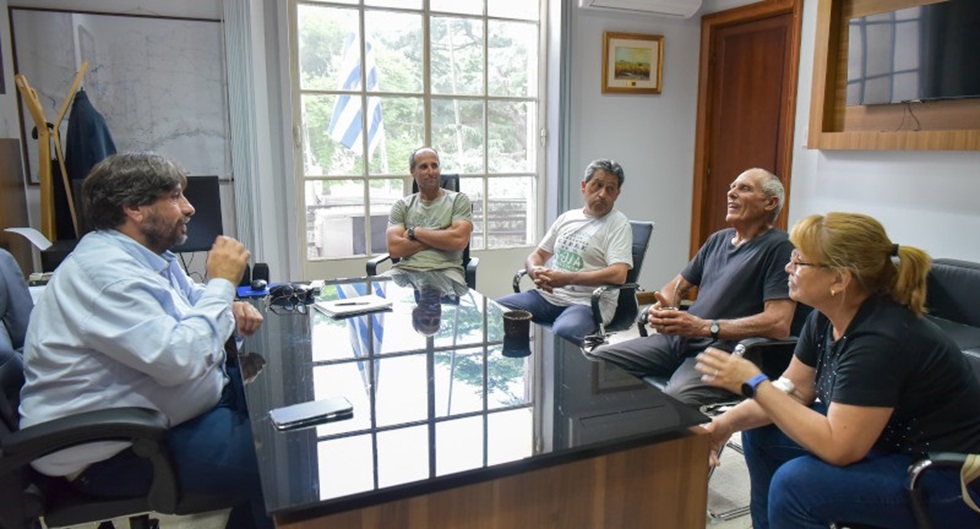 El Intendente Marcelo Metediera y la Comision por un Canelones Libre de Soja Transgenica y en Defensa del Agua.